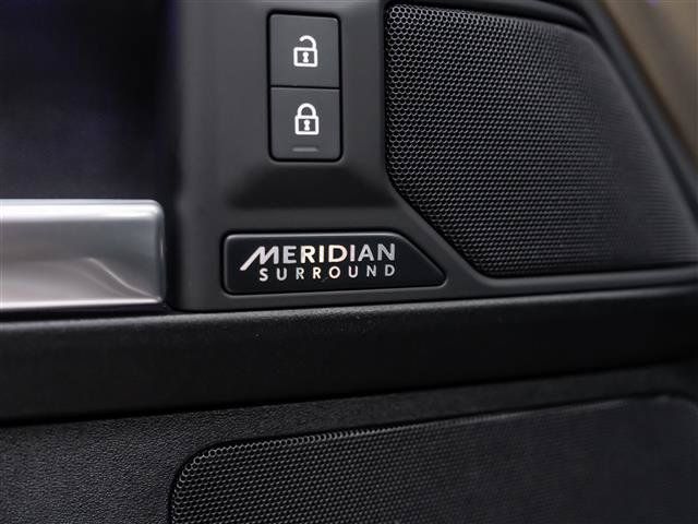 Used 2025 Land Rover Defender 110 X AWD/4WD image 25