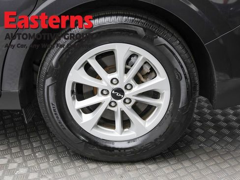 Used 2024 Kia Carnival LX image 9