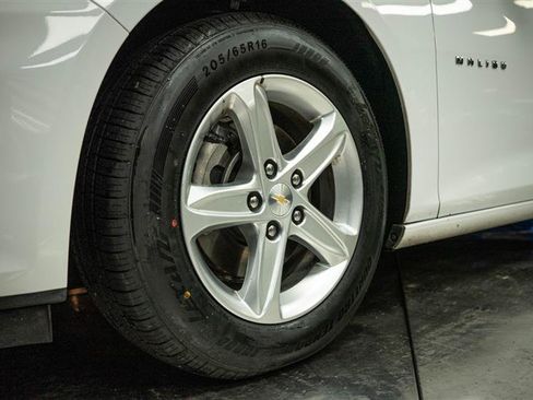 Used 2022 Chevrolet Malibu LS image 3