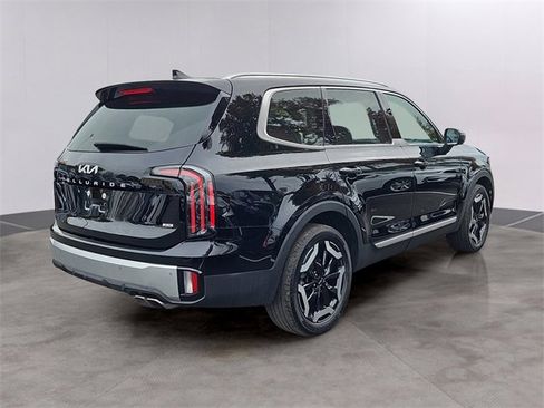 Used 2024 Kia Telluride EX w/ EX Captain's Chair Package image 4