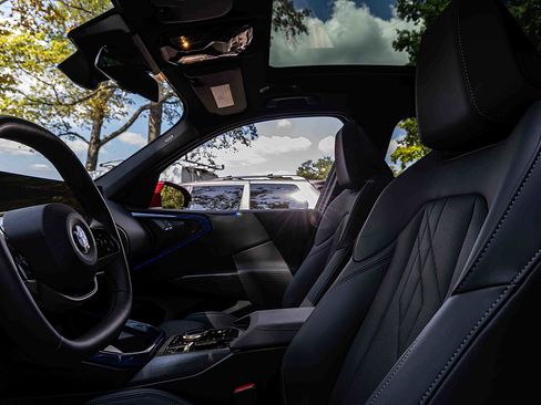 Used 2025 BMW X3 xDrive30i w/ Premium Package image 8