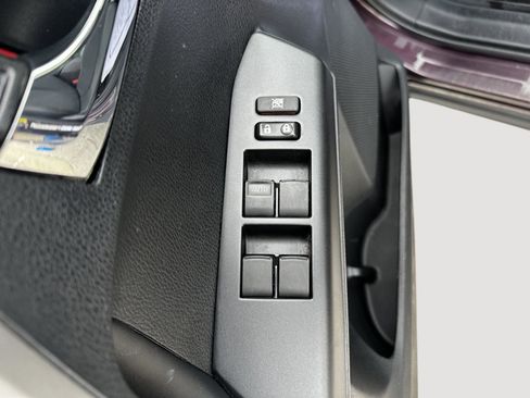 Used 2018 Toyota RAV4 XLE AWD/4WD image 9
