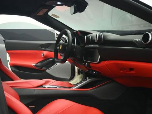 Used 2020 Ferrari Portofino RWD image 56