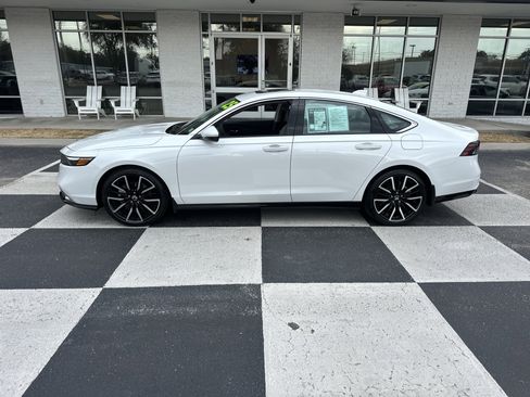 Used 2025 Honda Accord Touring image 1