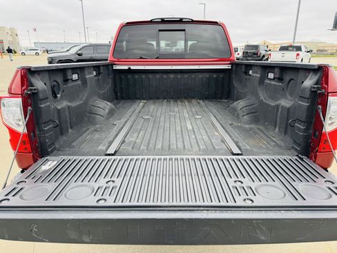 Used 2017 Nissan Titan SV image 27