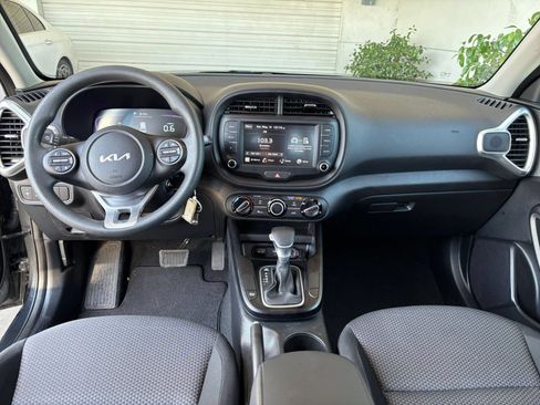 Used 2025 Kia Soul LX w/ LX Technology Package FWD image 31