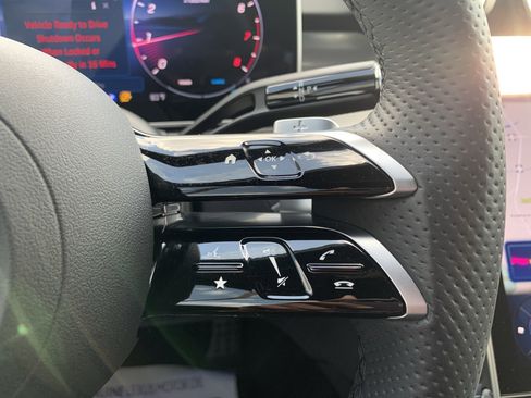 Used 2025 Mercedes-Benz CLE 300 4MATIC Cabriolet image 17