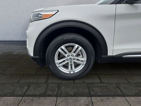 Used 2023 Ford Explorer XLT w/ Equipment Group 202A AWD/4WD image 26