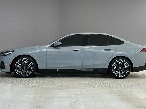 Used 2026 BMW i5 eDrive40 w/ M Sport Package RWD image 2