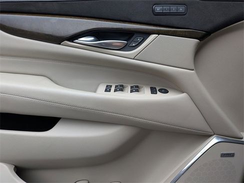 Used 2018 Cadillac Escalade Luxury image 26
