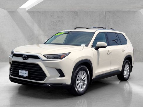 Used 2024 Toyota Grand Highlander FWD image 8