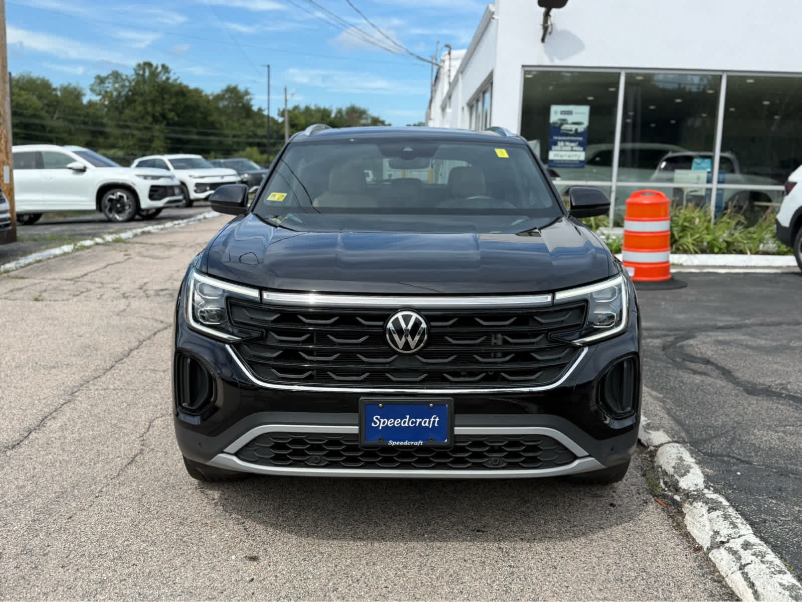 Used 2024 Volkswagen Atlas Cross Sport SE w/ Panoramic Sunroof Package AWD/4WD image 2
