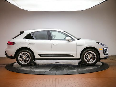 Certified 2024 Porsche Macan AWD/4WD image 8