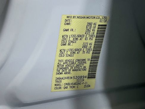 Used 2018 Nissan Titan SL w/ Chrome Package AWD/4WD image 32