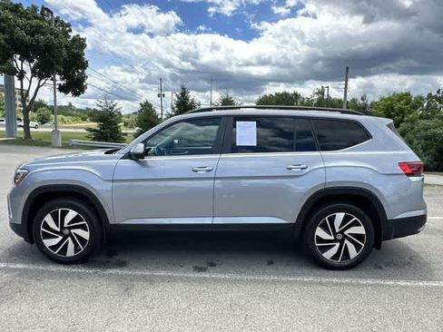 Used 2024 Volkswagen Atlas SE AWD/4WD image 2