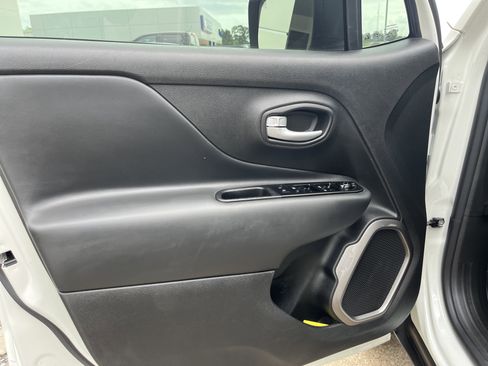Used 2023 Jeep Renegade Latitude AWD/4WD image 25