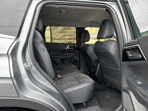 Used 2022 Mitsubishi Outlander SE image 14