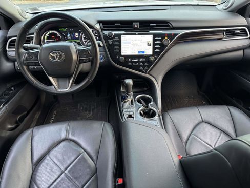 Used 2018 Toyota Camry XLE image 13