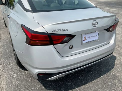 Used 2024 Nissan Altima 2.5 SV w/ SV Premium Package FWD image 29