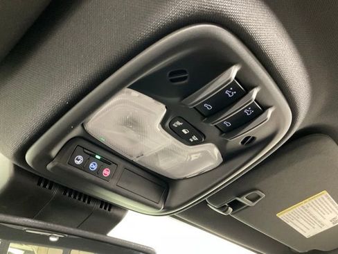 Used 2025 Chevrolet Colorado Z71 w/ Technology Package image 26