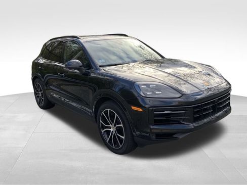 Used 2024 Porsche Cayenne Base image 3