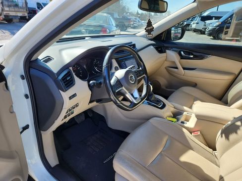 Used 2018 Nissan Rogue SL w/ Premium Package image 13