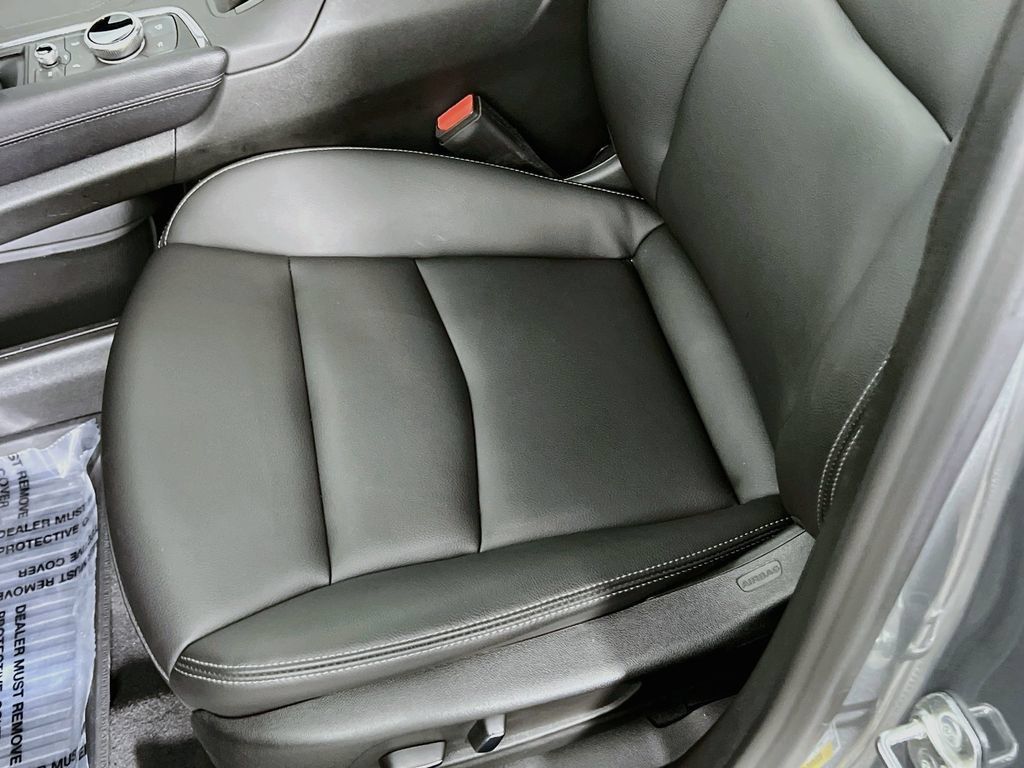 Certified 2024 Cadillac XT6 Luxury w/ LPO, Floor Liner Package AWD/4WD image 18