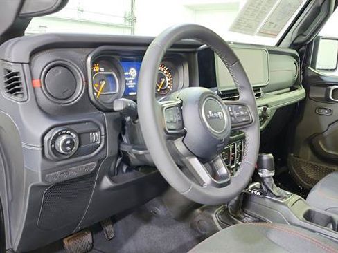 Used 2026 Jeep Gladiator Rubicon AWD/4WD image 10