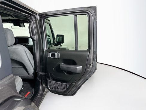 Used 2024 Jeep Wrangler Unlimited w/ Convenience Group AWD/4WD image 28