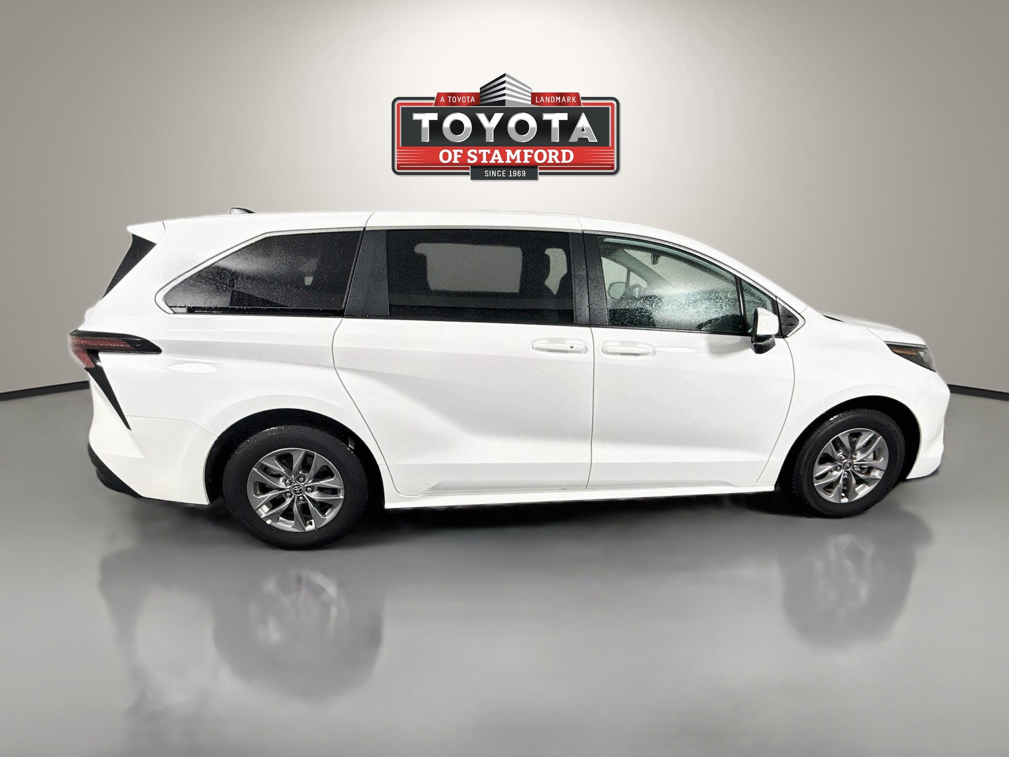 Certified 2026 Toyota Sienna LE AWD/4WD image 8