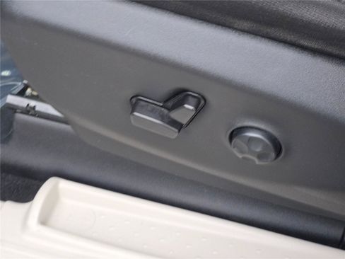 Certified 2023 Chrysler Voyager LX FWD image 28