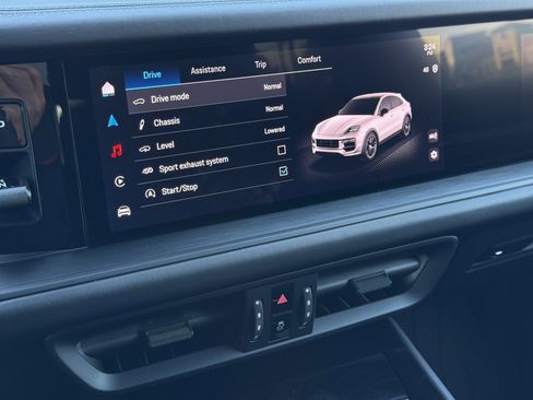 Used 2025 Porsche Cayenne GTS image 21