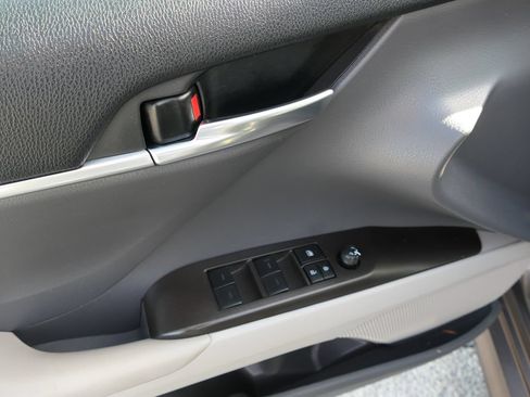 Used 2022 Toyota Camry LE w/ Carpet Mat Package (TMS) FWD image 15