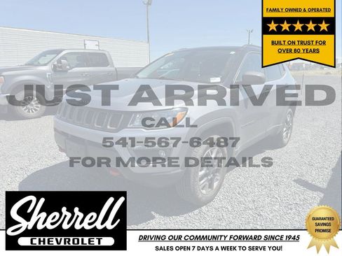 Used 2018 Jeep Compass Trailhawk w/ Leather Interior Group AWD/4WD image 1