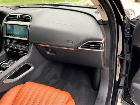 Used 2019 Jaguar F-PACE Portfolio image 18