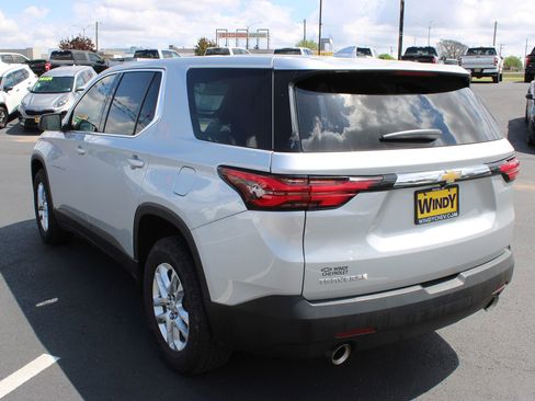 Used 2022 Chevrolet Traverse LS FWD image 6