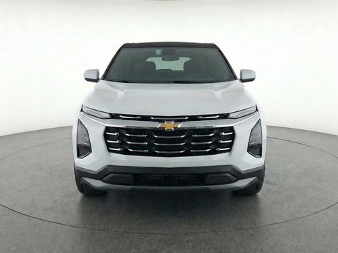 Used 2025 Chevrolet Equinox LT image 2