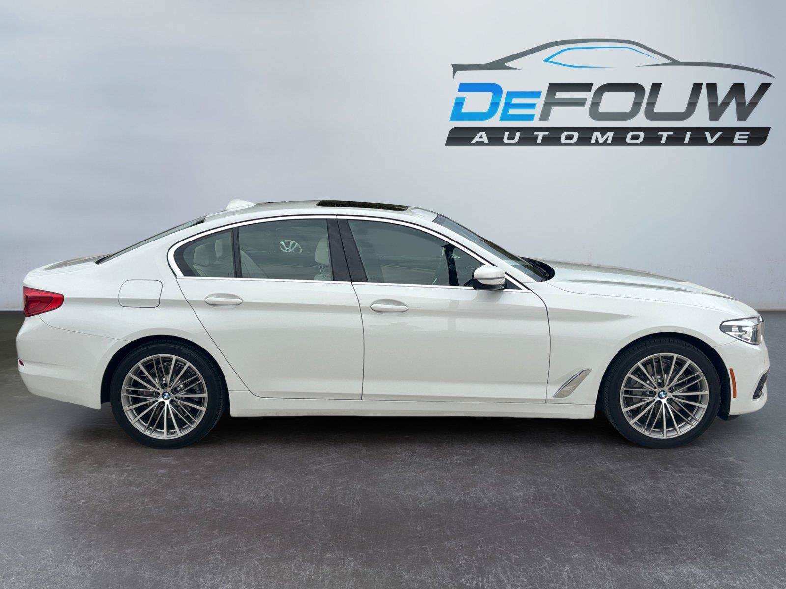 Used 2020 BMW 530i xDrive w/ Convenience Package AWD/4WD image 2