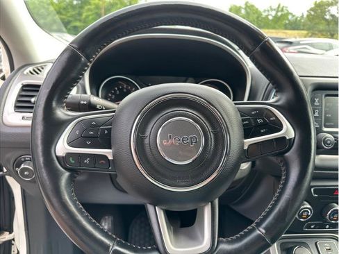 Used 2018 Jeep Compass Latitude w/ Cold Weather Group image 18