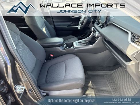 Used 2021 Toyota RAV4 XLE w/ Convenience Package image 39
