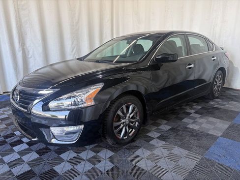 Used 2015 Nissan Altima 2.5 S w/ Special Edition Package FWD image 2
