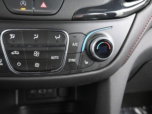Used 2022 Chevrolet Equinox RS FWD image 31