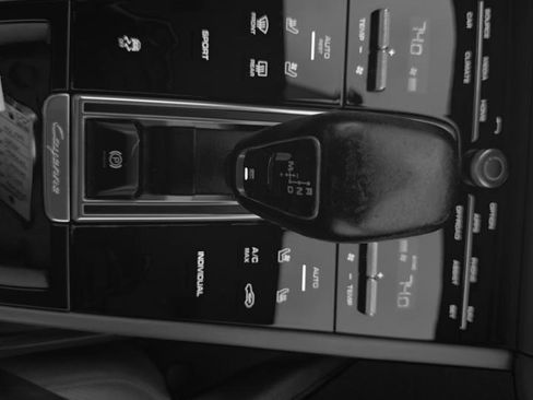 Used 2021 Porsche Cayenne AWD/4WD image 23