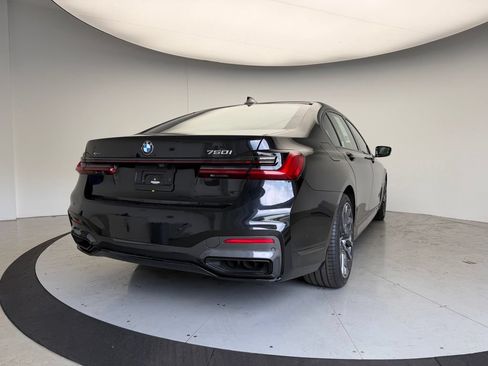 Used 2022 BMW 750Li xDrive AWD/4WD image 2