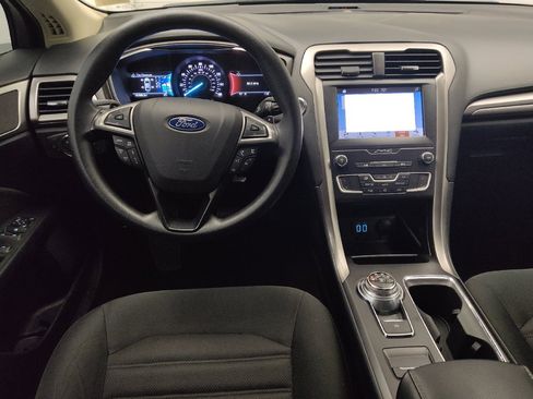 Used 2019 Ford Fusion SE FWD image 22