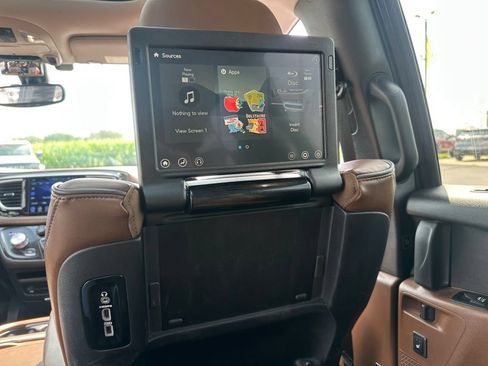 Used 2017 Chrysler Pacifica Limited w/ UConnect Theater Package FWD image 35