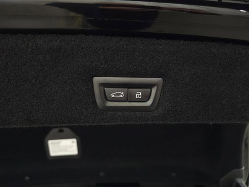 Used 2025 BMW 760i xDrive w/ Premium Package image 10