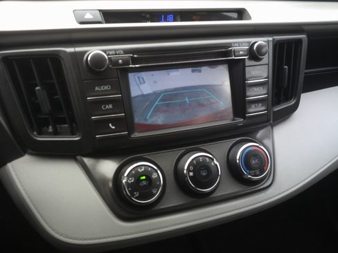 Used 2015 Toyota RAV4 LE AWD/4WD image 18