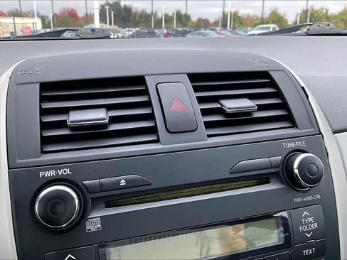 Used 2010 Toyota Corolla image 32