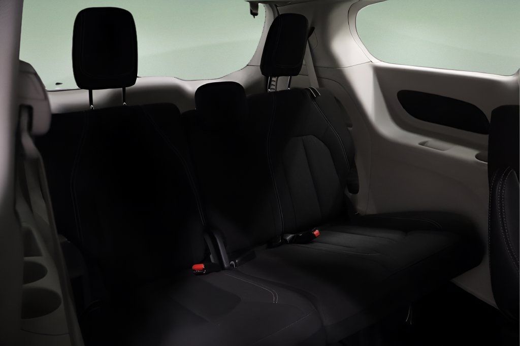 Certified 2023 Chrysler Voyager LX FWD image 19